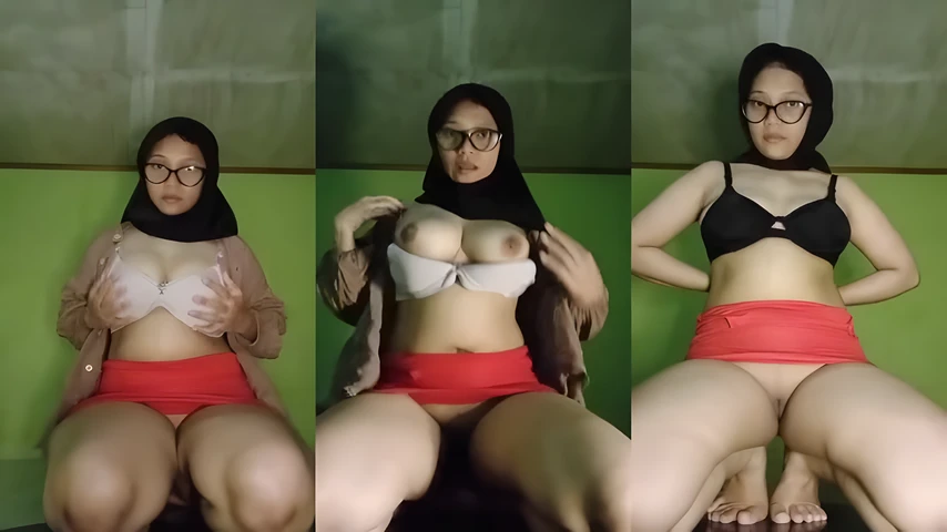 Hijab Sarah Bugil Pamer Tete Gede Main Ludah 4