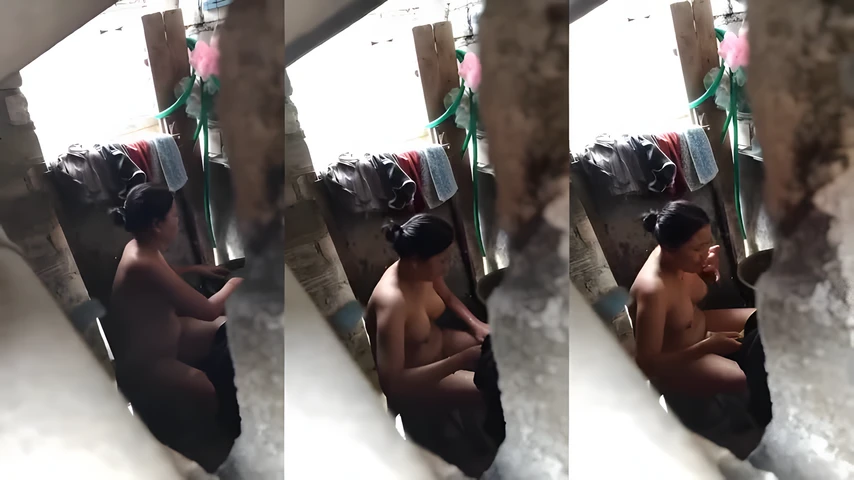 Ngintip Cewek Desa Lagi Mandi